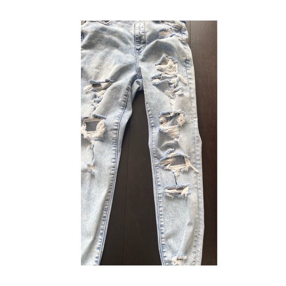 Curvy Super Hi-Rise Distressed Jegging - Picture 2 of 9